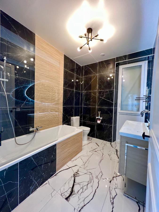 Appartement De Luxe Avec Fresque, Hyper Centre Et Parking Sure Fontainebleau Luaran gambar